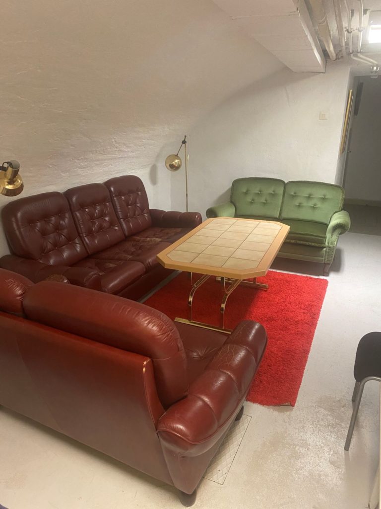 Sittgrupp Källare